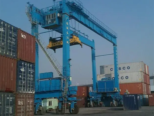 RTG輪胎式集裝箱起重機(jī)