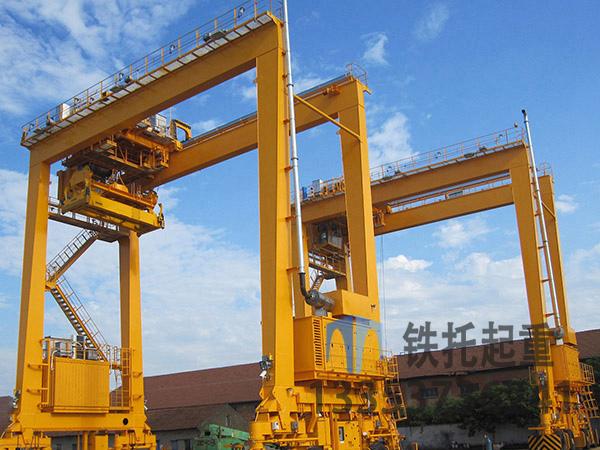山東營口集裝箱門式起重機(jī)廠家集裝箱門式起重機(jī)維護(hù)簡便